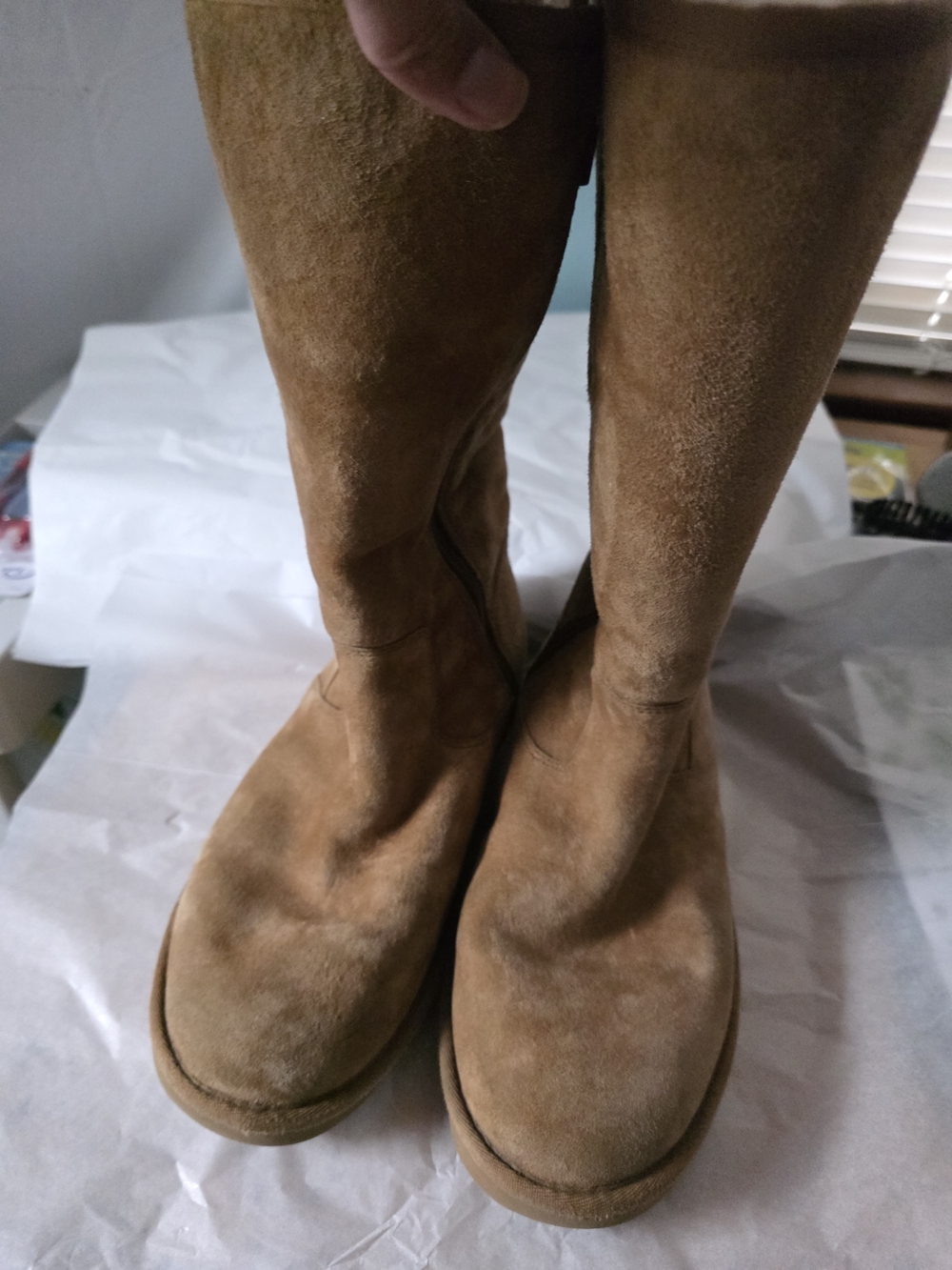 Women’s Tall Uggs Suede Pull-On Boots in Light Brown Size 8